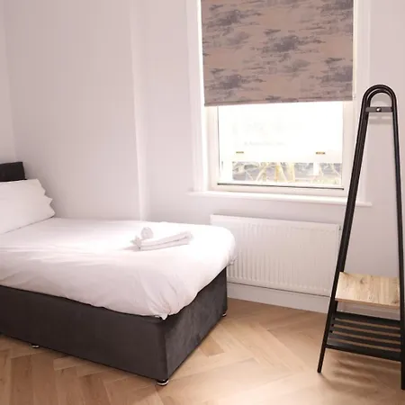 Star Warwick Mansions 4-bed Retreat Apartment London