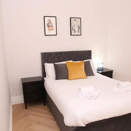 Star Warwick Mansions 4-bed Retreat Apartment London