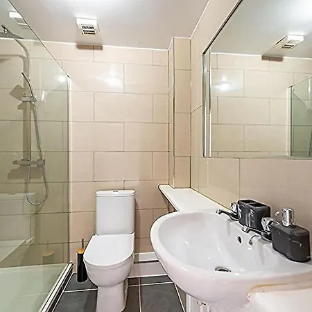 Holiday home Cheerful 2 Bedroom With Free Parking *