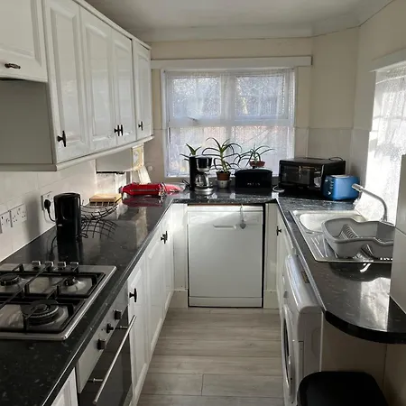 Tottenham - Good For Centre Free Parking And Contractors And Relocators Apartment