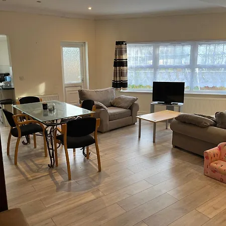 Apartment Tottenham - Good For Centre Free Parking And Contractors And Relocators