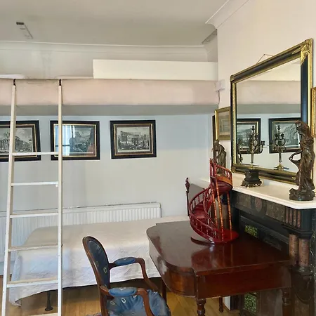 Quality And Very Good Value Private In Close To Notting Hill Zone 2