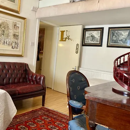 Quality And Very Good Value Private In Close To Notting Hill Zone 2 London