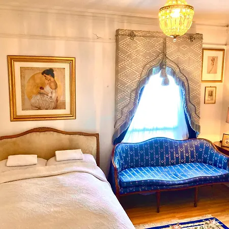 Quality And Very Good Value Private In Close To Notting Hill Zone 2 *