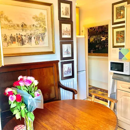 Guest house Quality And Very Good Value Private In Close To Notting Hill Zone 2 *