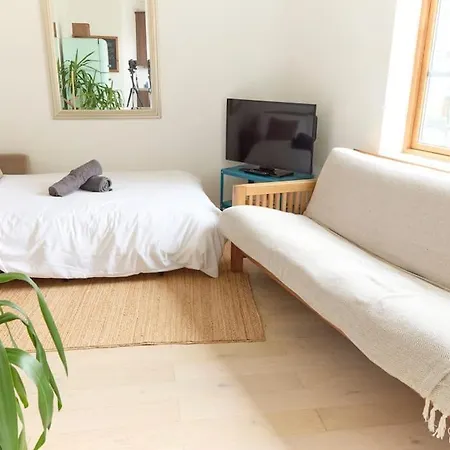 Broadway Market Canal-view Oasis Apartment London