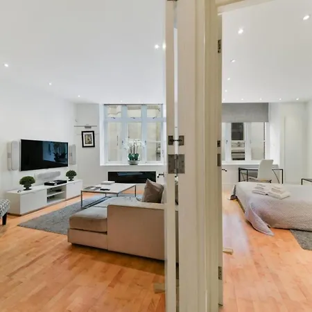 Best Mayfair Location With 2 Super King Beds Apartment