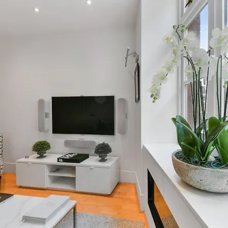 Apartment Best Mayfair Location With 2 Super King Beds