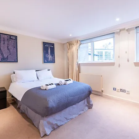 Luxury 6 Bedroom House In Southwick Street * London