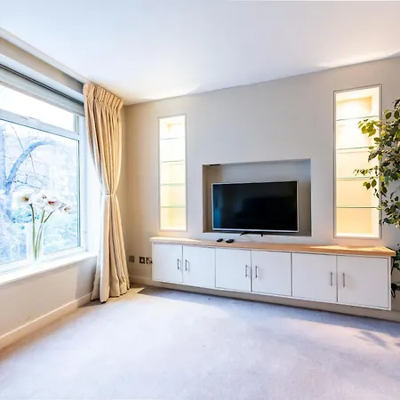 Apartment Luxury 6 Bedroom House In Southwick Street