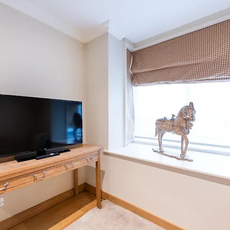 Luxury 6 Bedroom House In Southwick Street *