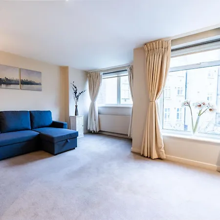 Luxury 6 Bedroom House In Southwick Street *
