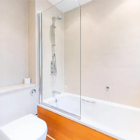 Apartment Luxury 6 Bedroom House In Southwick Street *