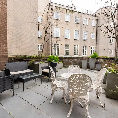 Luxury 6 Bedroom House In Southwick Street *
