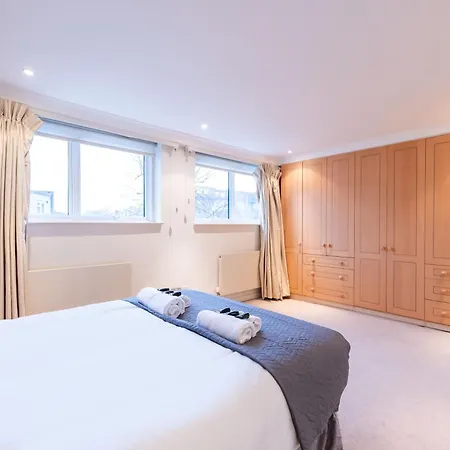 Apartment Luxury 6 Bedroom House In Southwick Street