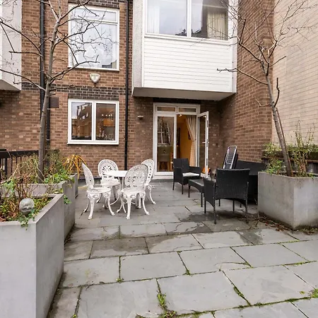 Luxury 6 Bedroom House In Southwick Street Apartment London