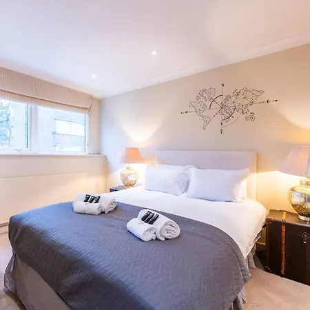 Luxury 6 Bedroom House In Southwick Street London