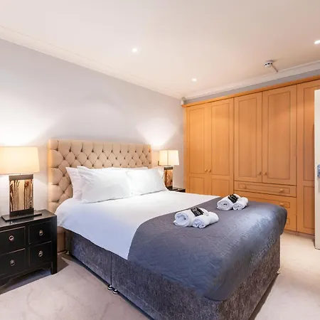 Luxury 6 Bedroom House In Southwick Street