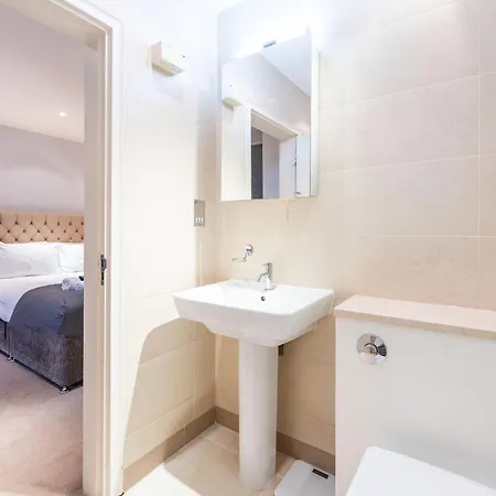 Apartment Luxury 6 Bedroom House In Southwick Street *