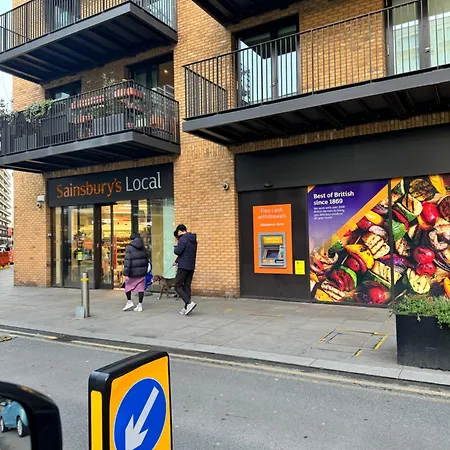 Appartamento Docklands Stunning 2 Bed Londra