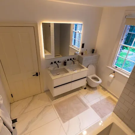 Entire Knightsbridge Mews House Londra