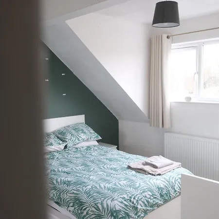 Charming 2br Minutes From Central London Apartment *