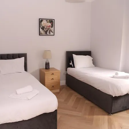 Star Warwick Mansions 4-bed Retreat