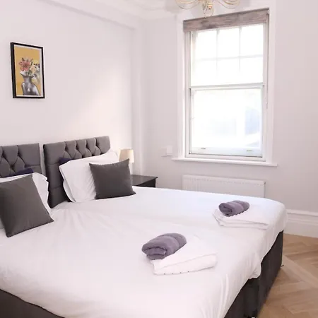 Star Warwick Mansions 4-bed Retreat Apartment