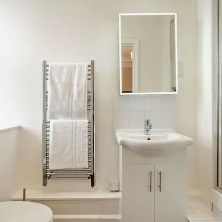 Knightsbridge Cosy 2 Bedroom Central Location *