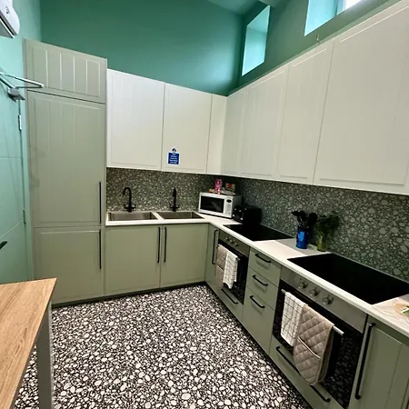 Cozy En-suite Loft In Trendy Local *
