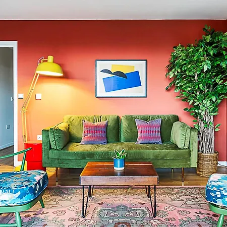 Vibrant And Modern With Canal Views *