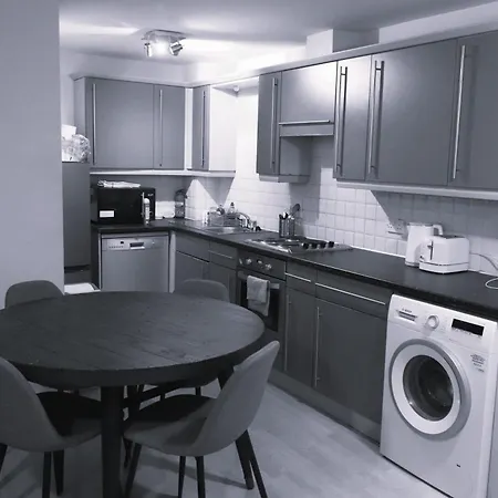 Affordable Double In Near Elephant And Castle Station * 伦敦