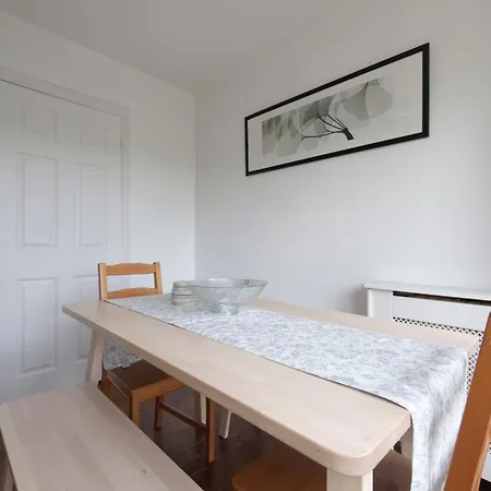Apartment Cheerful Chingford, Beautiful Views, Free Parking Enfield