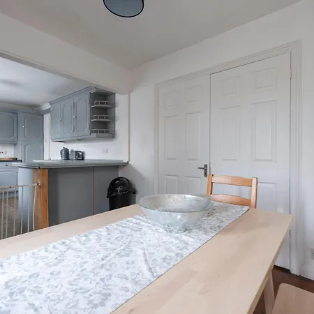 Cheerful Chingford, Beautiful Views, Free Parking