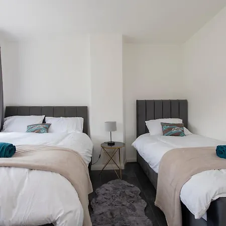 Cheerful Chingford, Beautiful Views, Free Parking Apartment *