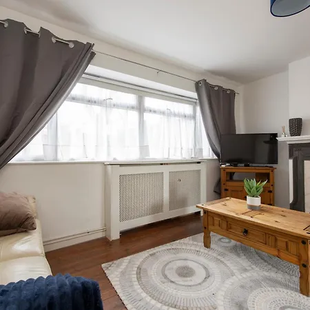 Cheerful Chingford, Beautiful Views, Free Parking *