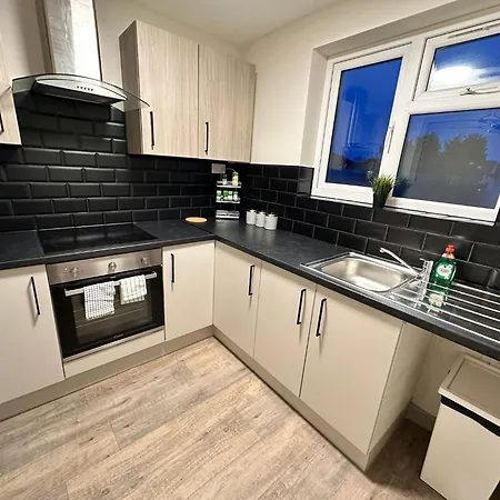 Harrow Suites Ha3 * London