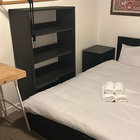Apartment 3 Bedroom Top Floor Kensington