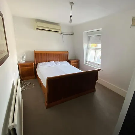 Apartment 3 Bedroom Top Floor Kensington