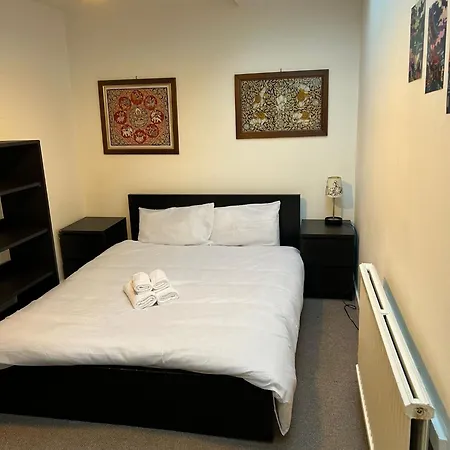 3 Bedroom Top Floor Kensington Apartment London