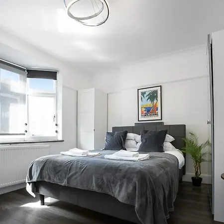 Modern 2 Bed In Prime Camden Sleeps 6 * Londra