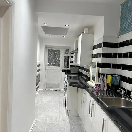Beautiful Double With Free Wi-fi And Free Parking Guest house