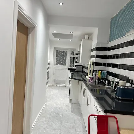 Guest house Beautiful Double With Free Wi-fi And Free Parking *
