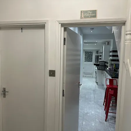 Beautiful Double With Free Wi-fi And Free Parking * London