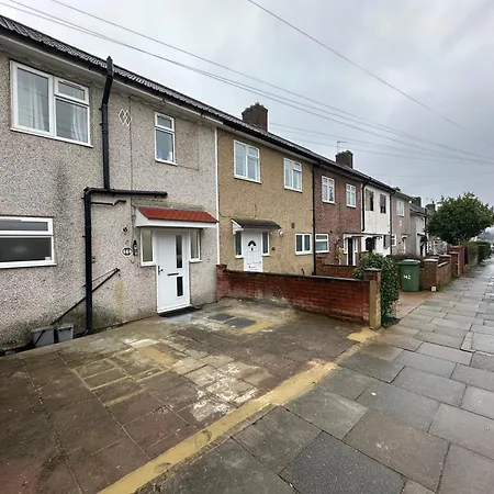 Beautiful Double With Free Wi-fi And Free Parking London