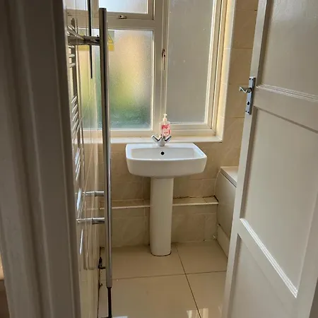 Double Near Canary Wharf 28 * London