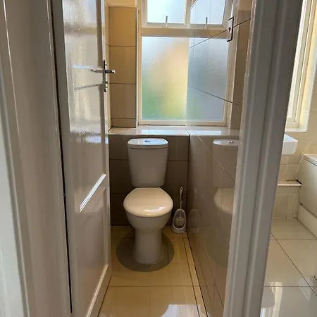 Double Near Canary Wharf 28