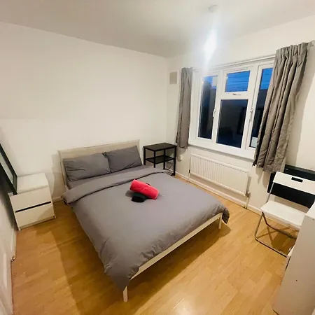 Double Near Canary Wharf 28 London