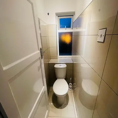 Double Near Canary Wharf 28 London