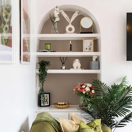 Livestay-three Bed With Balcony Apartman